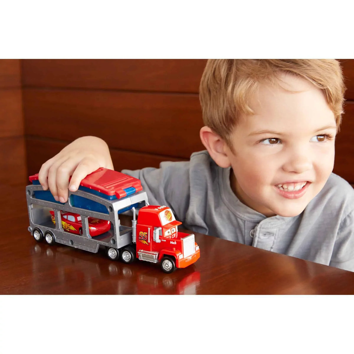 Dip Trailer with Cars & Mack McQueen Lightning Dunk Disney/Pixar