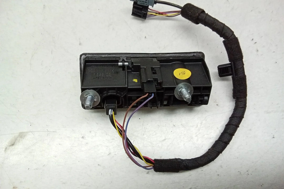 Volkswagen OEM Mounted Passat 2016 Camera 16 Decklid Backup (Good) Pre-Owned